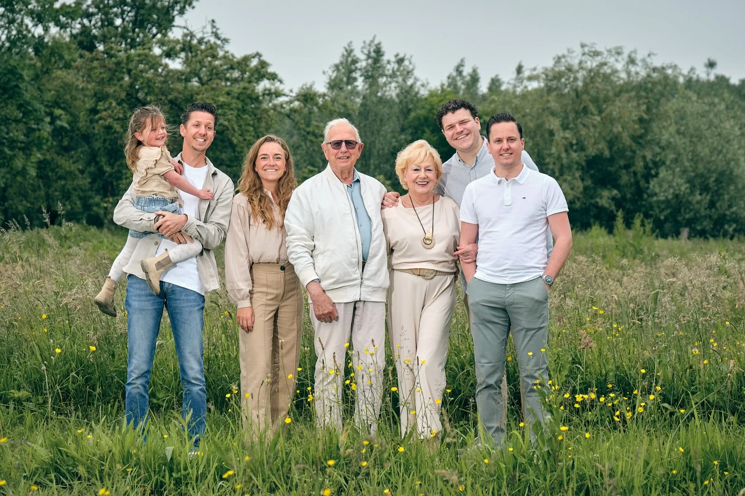 familieshoot familie westerpark groepsfoto meekleurende bril