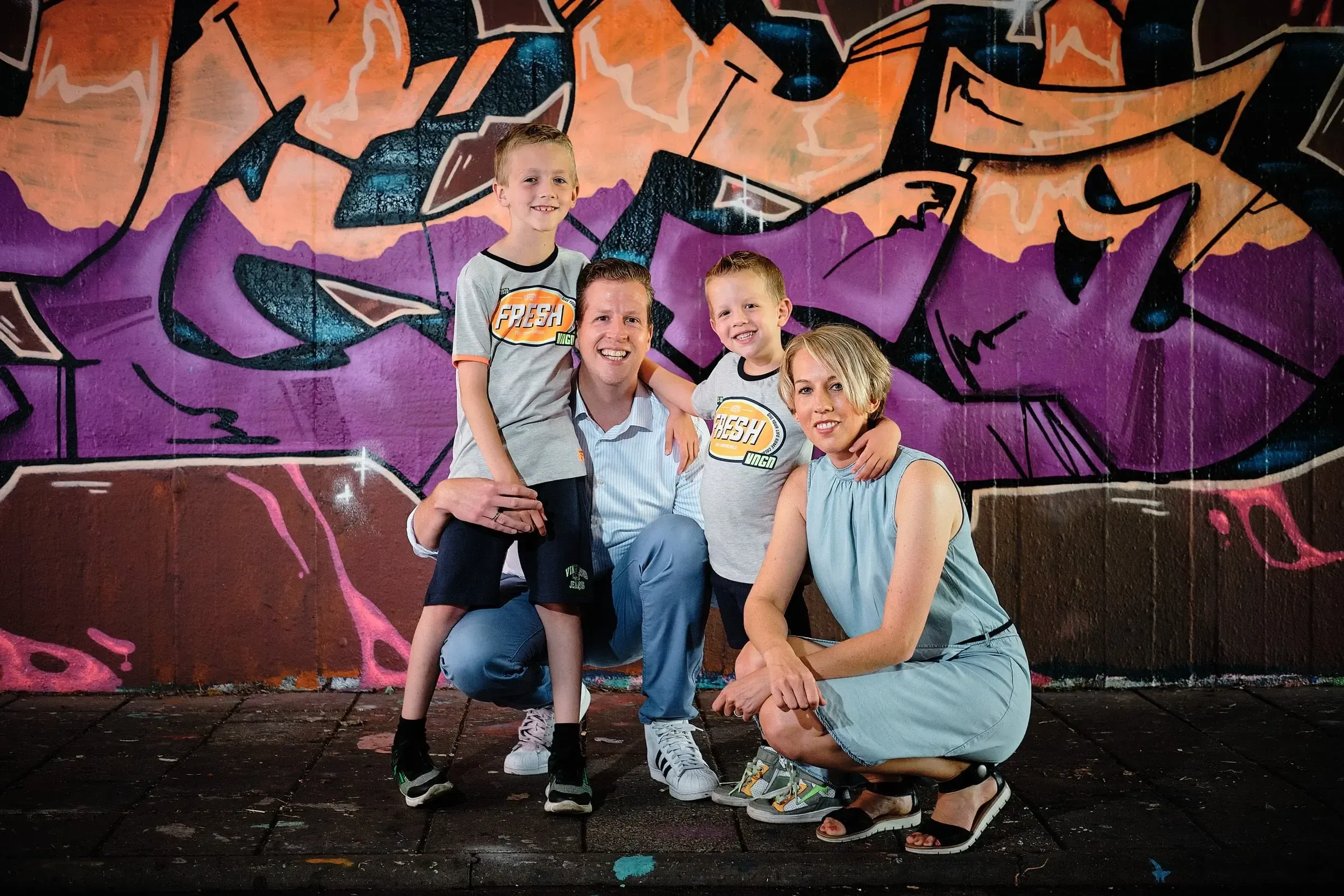 Gezin fotoshoot in een graffiti tunnel