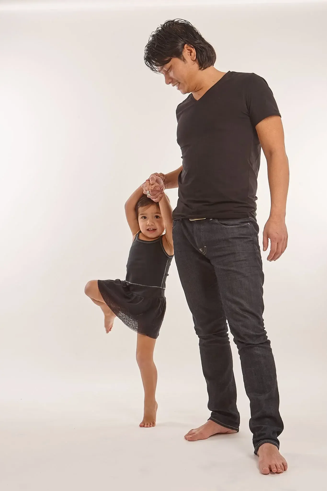 Creatieve zwangerschapsfotoshoot met gezin — foto 4