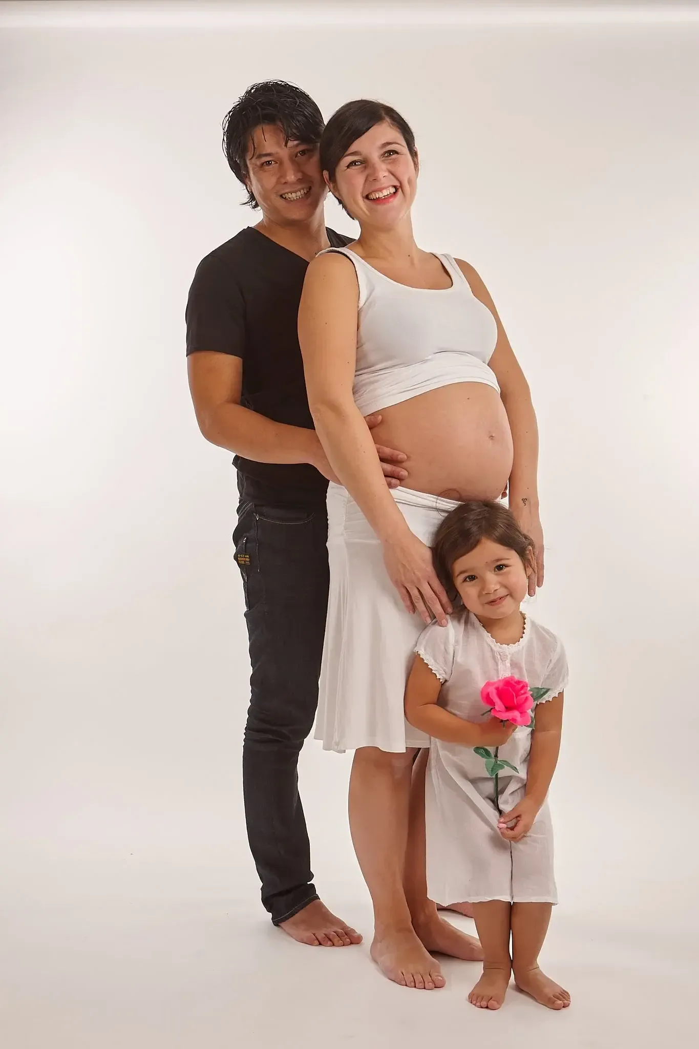 Creatieve zwangerschapsfotoshoot met gezin — foto 5