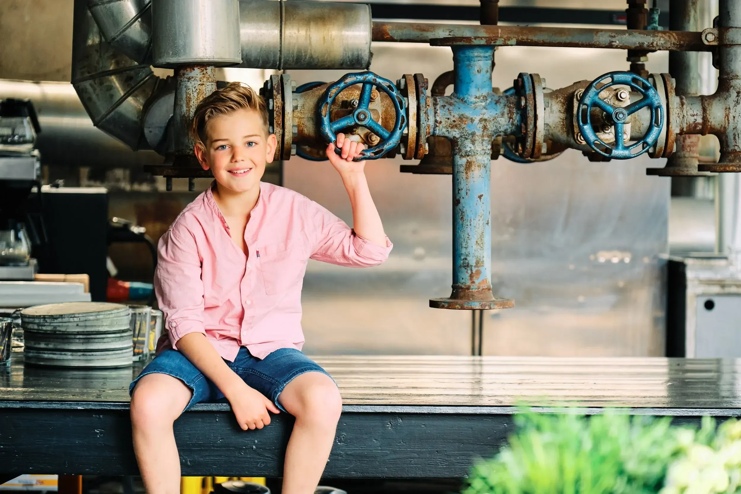 Een familieshoot in de oude fabriek Lijm & Cultuur in Delft