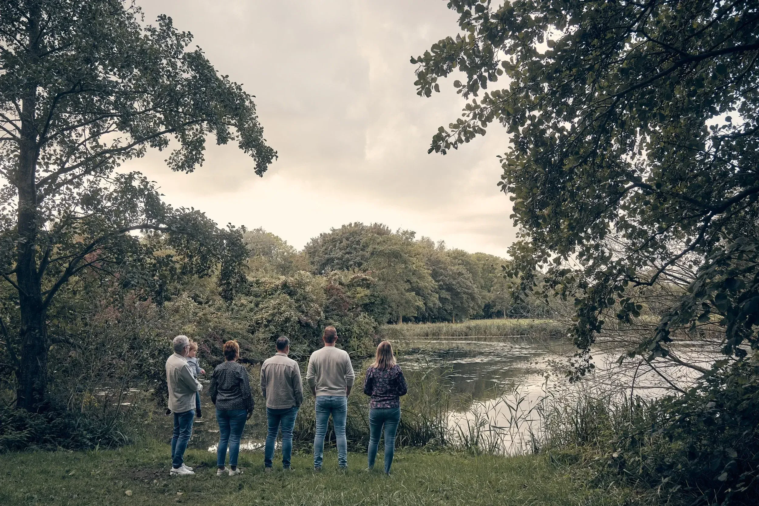 Documentaire-stijl foto tijdens de gezinsfotoshoot