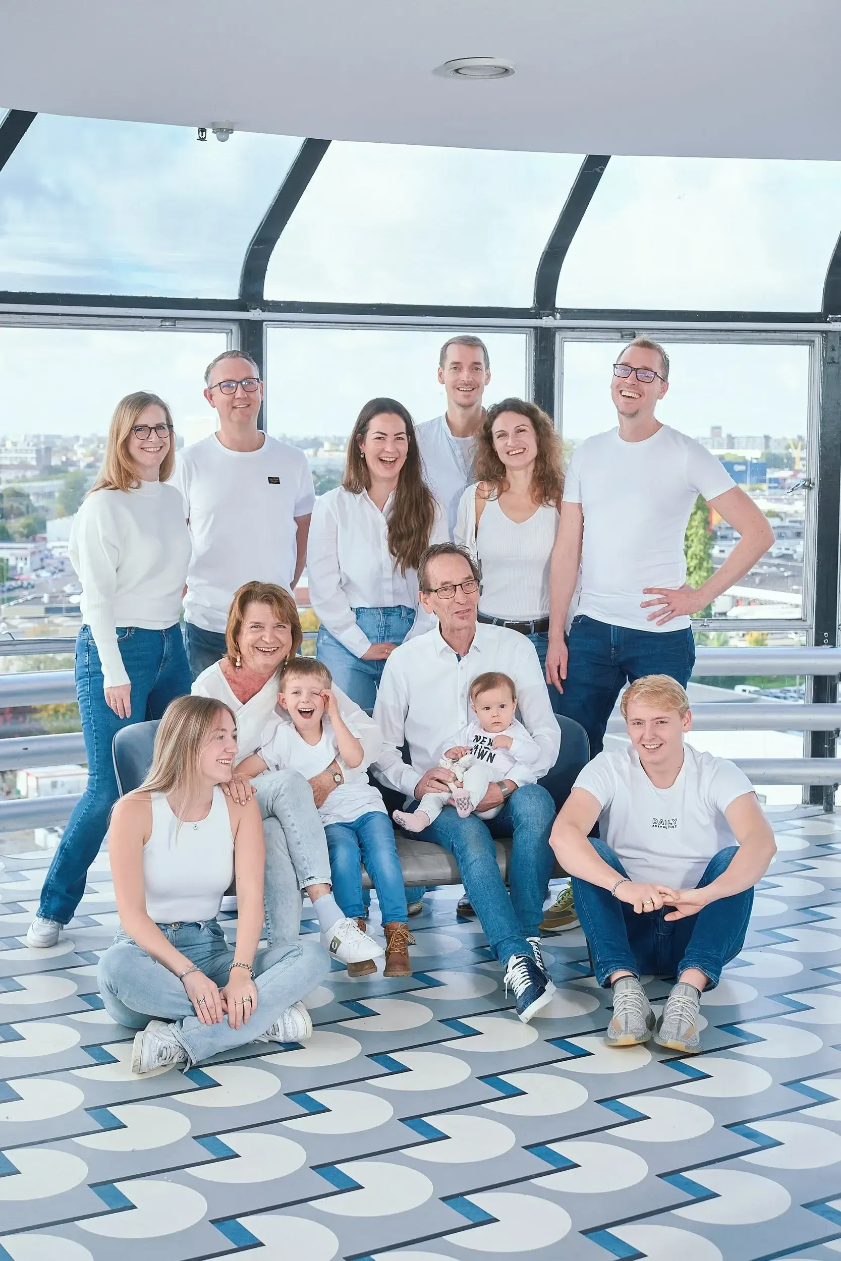 Unieke familie fotoshoot in de iconische Van Nelle Fabriek Rotterdam — foto 1