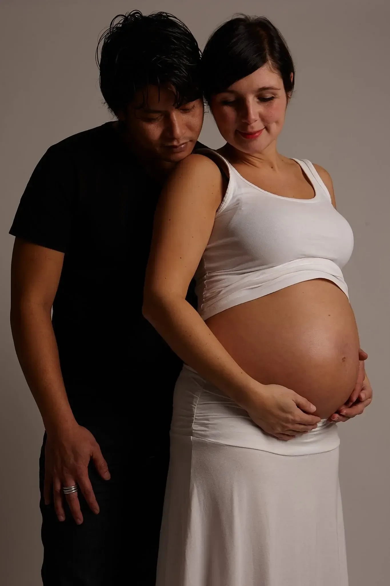 Creatieve zwangerschapsfotoshoot met gezin — foto 2