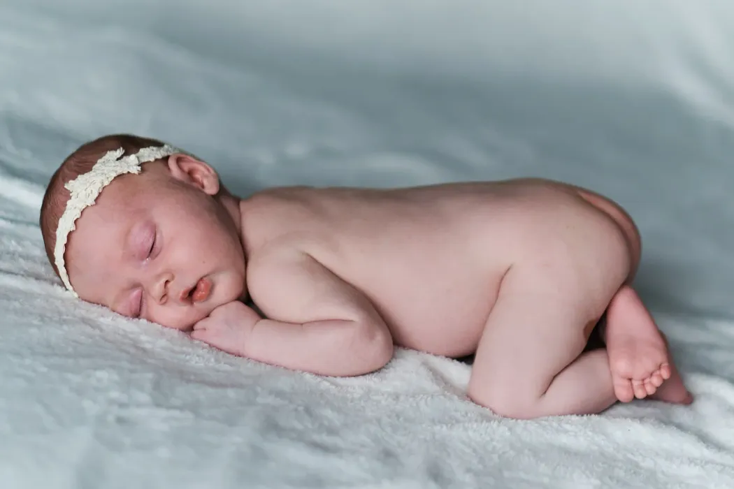 Cover for Foto's laten maken van je baby: newbornshoot thuis